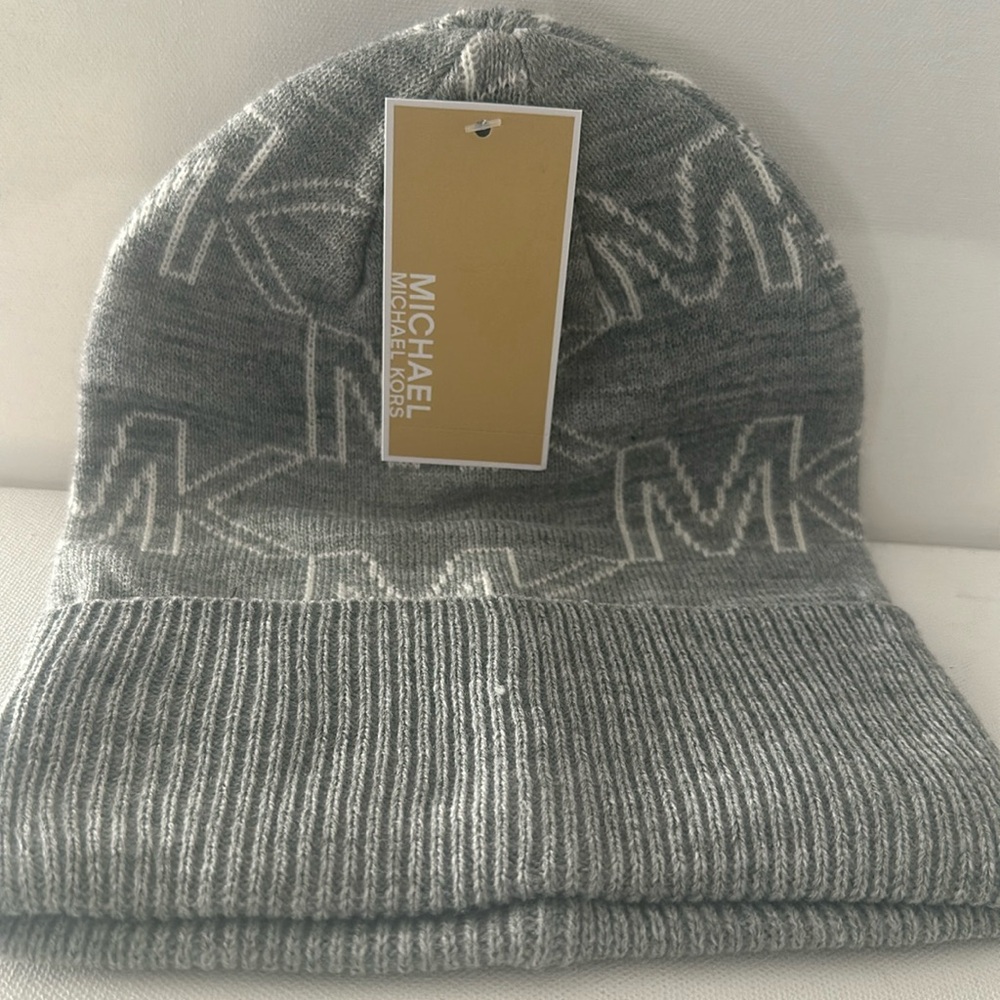 NWT Michael Kors Gray and White Beanie with rolled up cuff and MK.